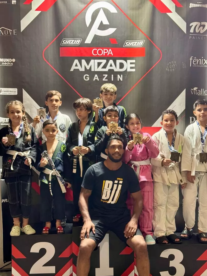 Atletas de Ivaté brilham na Copa Amizade de Jiu-Jitsu com 12 medalhas